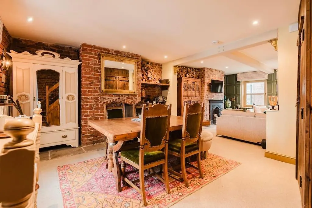 Knutsford Boutique Hideaway Apartment